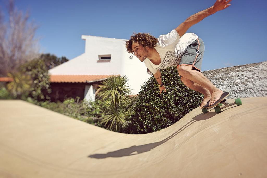 Moka Surfhouse Hostel เอริเซรา ภายนอก รูปภาพ